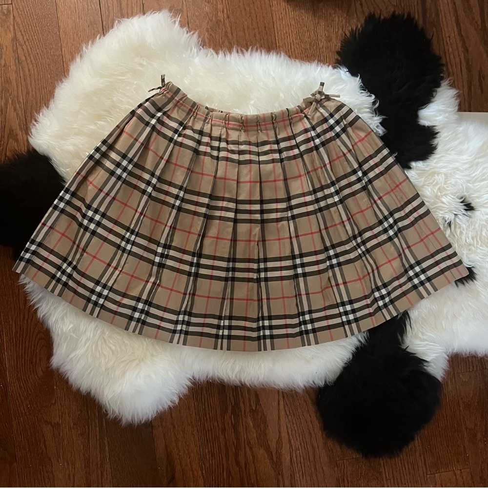 Authentic Burberry signature plaid skirt in vintage check